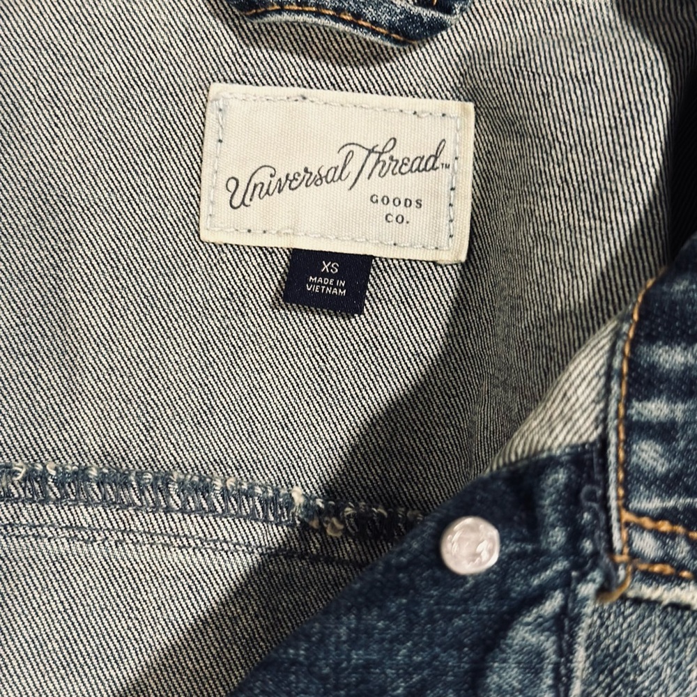 Universal Thread Women’s Denim Jacket with Copper Buttons - XS, Brand New - Picture 4 of 4